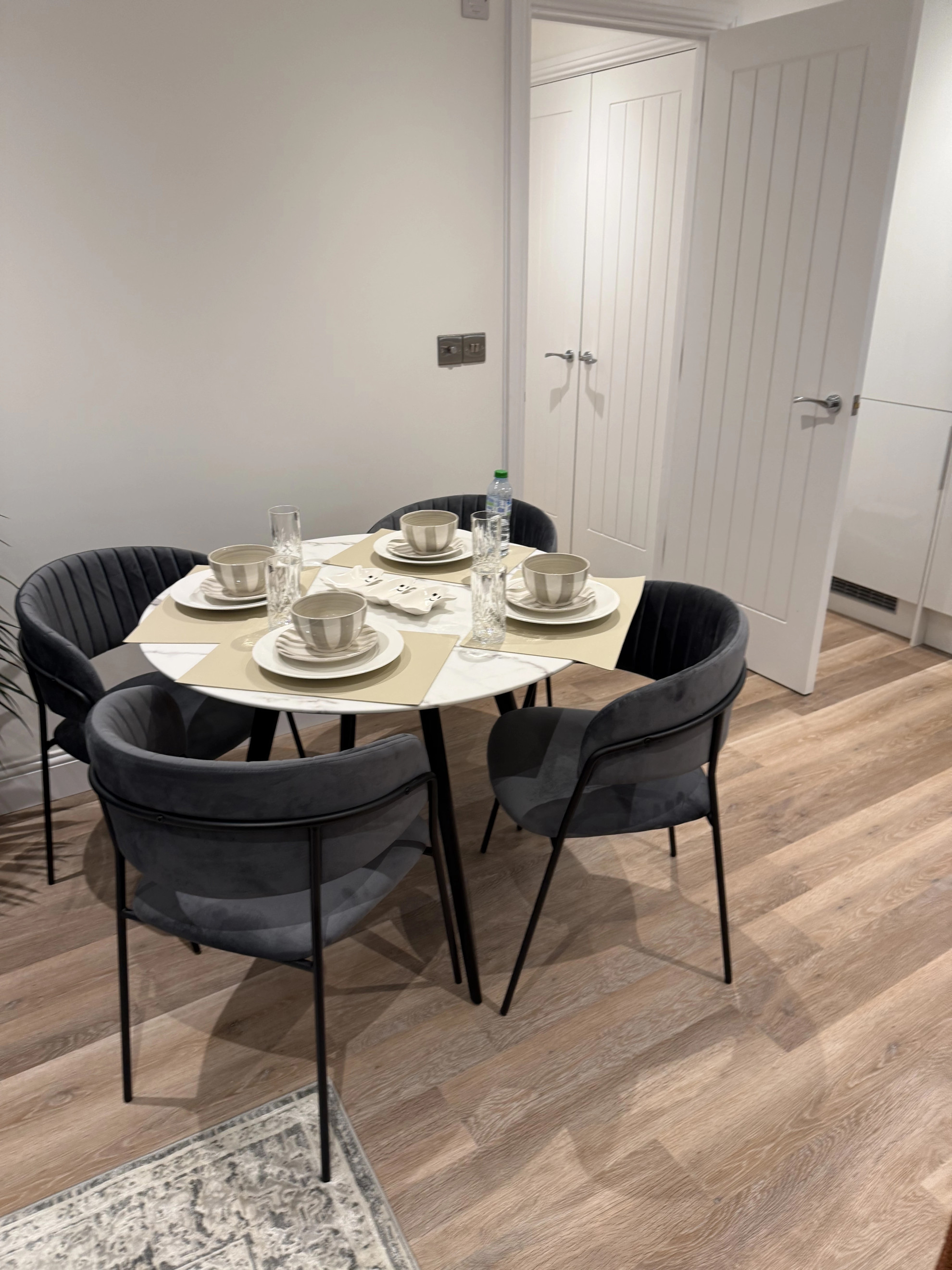 The Cosy Quayside Apartment - Two bedroom/Parking in Trinity Point Building DA11 0FD - Property image 68 - VivreStays