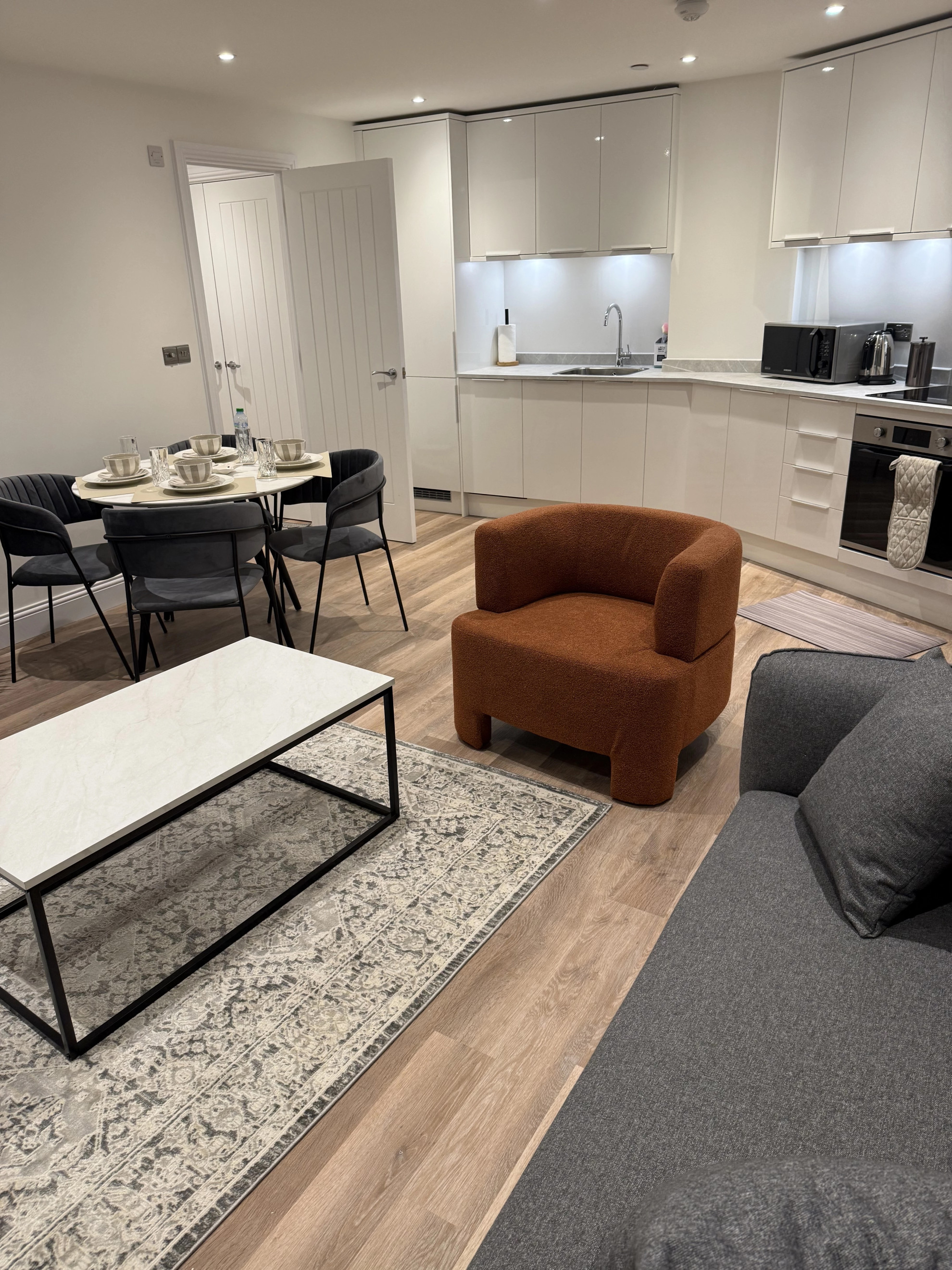 The Cosy Quayside Apartment - Two bedroom/Parking in Trinity Point Building DA11 0FD - Property image 69 - VivreStays