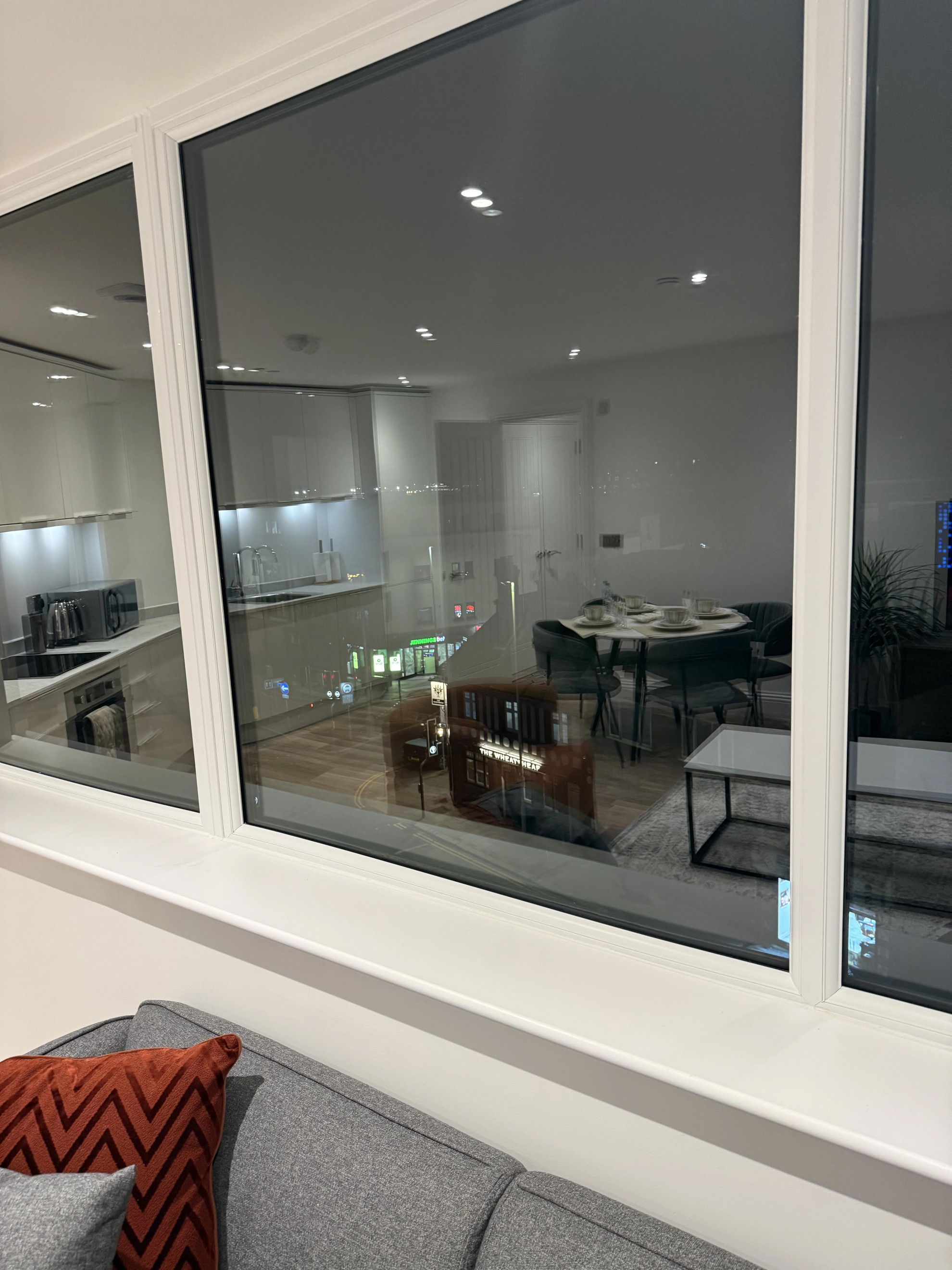 The Cosy Quayside Apartment - Two bedroom/Parking in Trinity Point Building DA11 0FD - Property image 71 - VivreStays