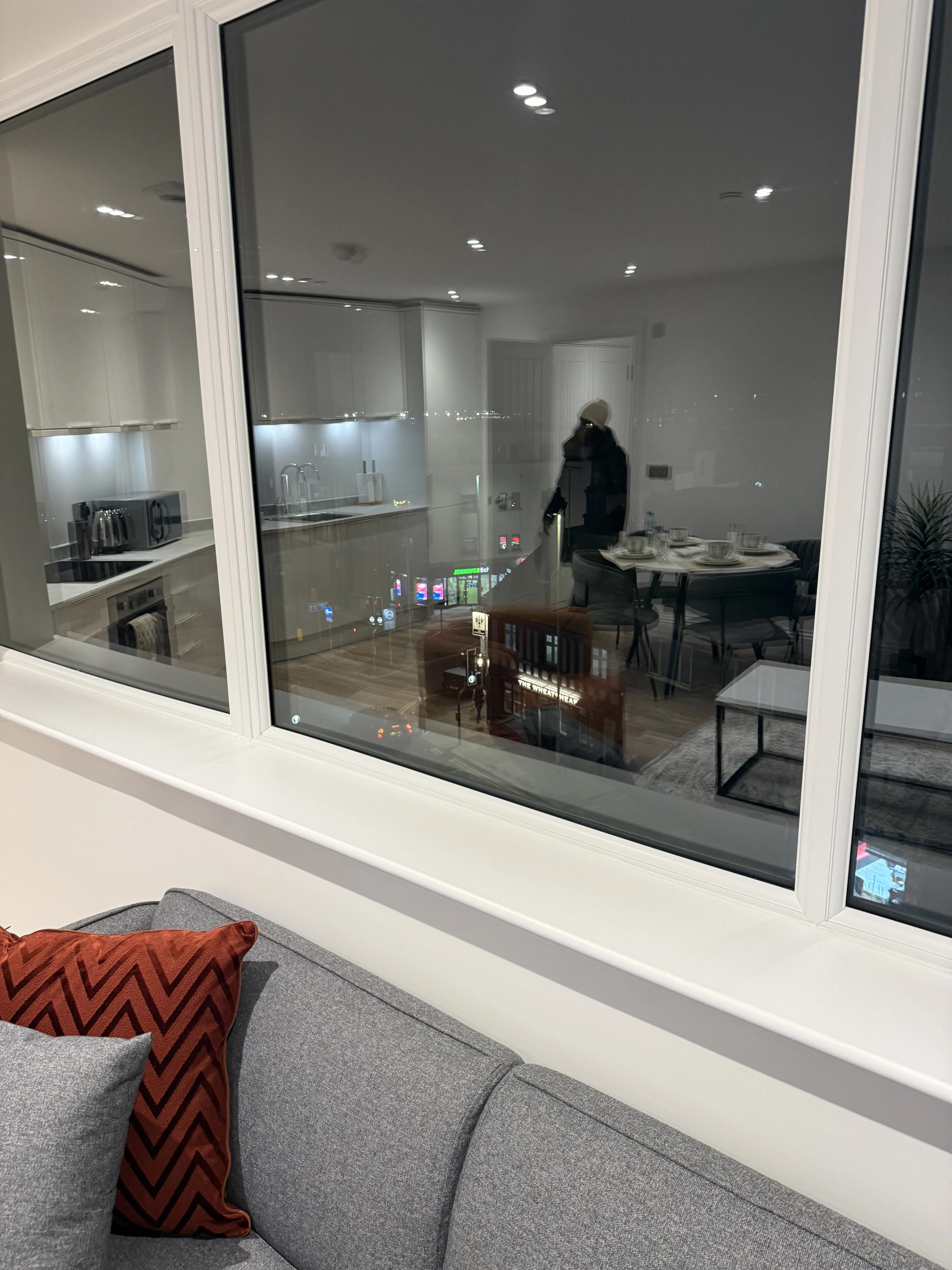 The Cosy Quayside Apartment - Two bedroom/Parking in Trinity Point Building DA11 0FD - Property image 72 - VivreStays