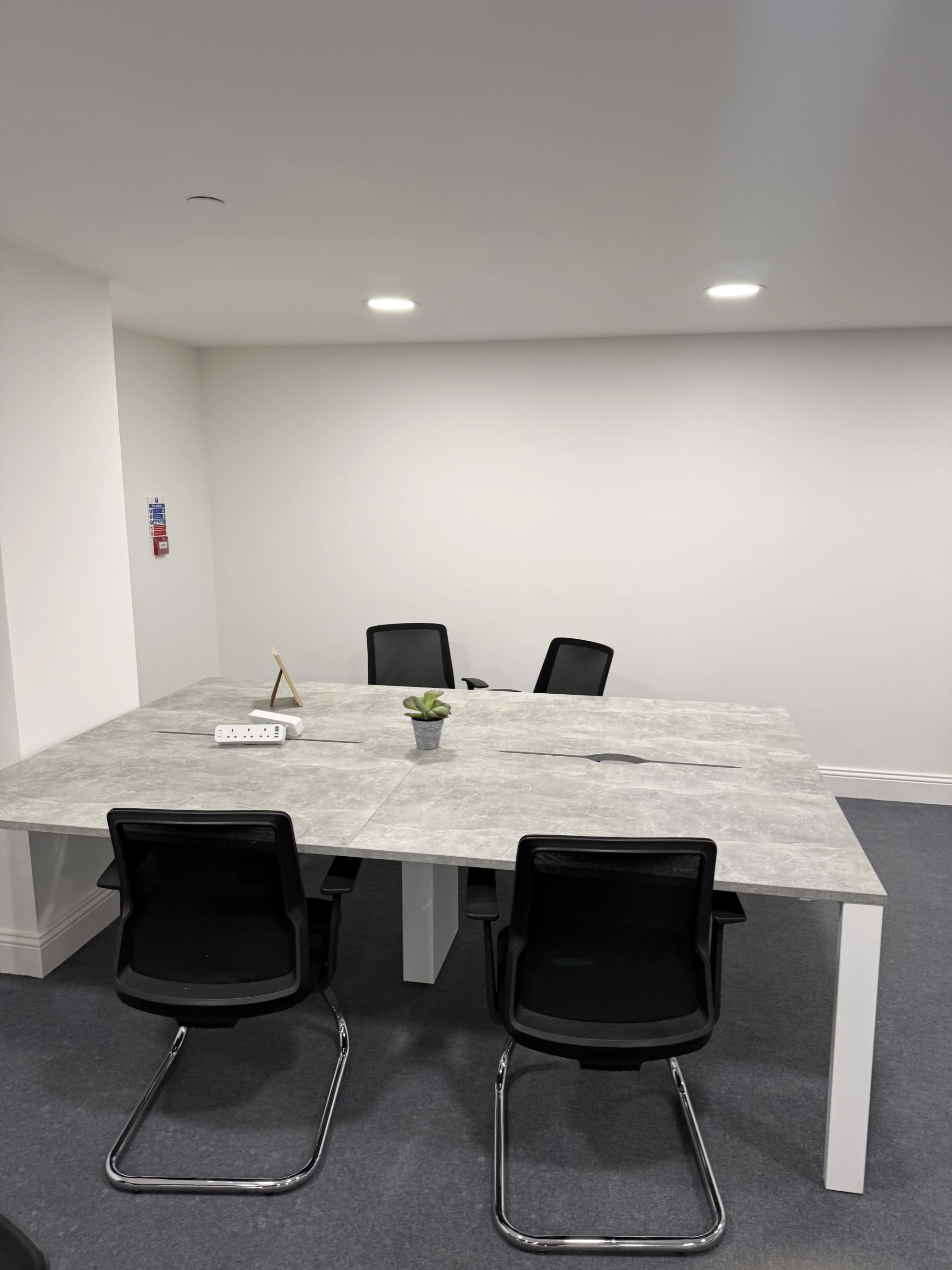 The Cosy Quayside Apartment - Two bedroom/Parking in Trinity Point Building DA11 0FD - Property image 90 - VivreStays