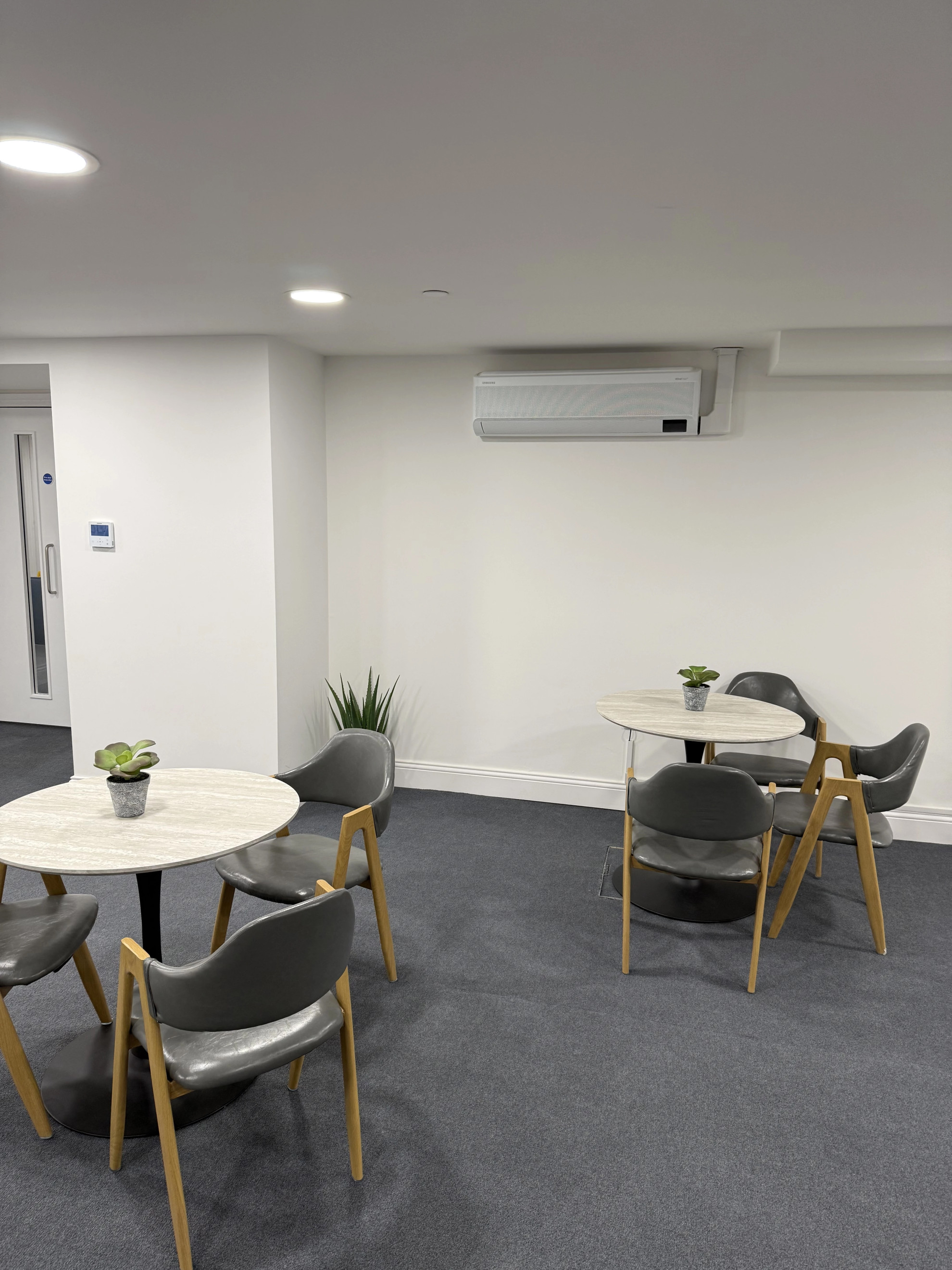 The Cosy Quayside Apartment - Two bedroom/Parking in Trinity Point Building DA11 0FD - Property image 91 - VivreStays