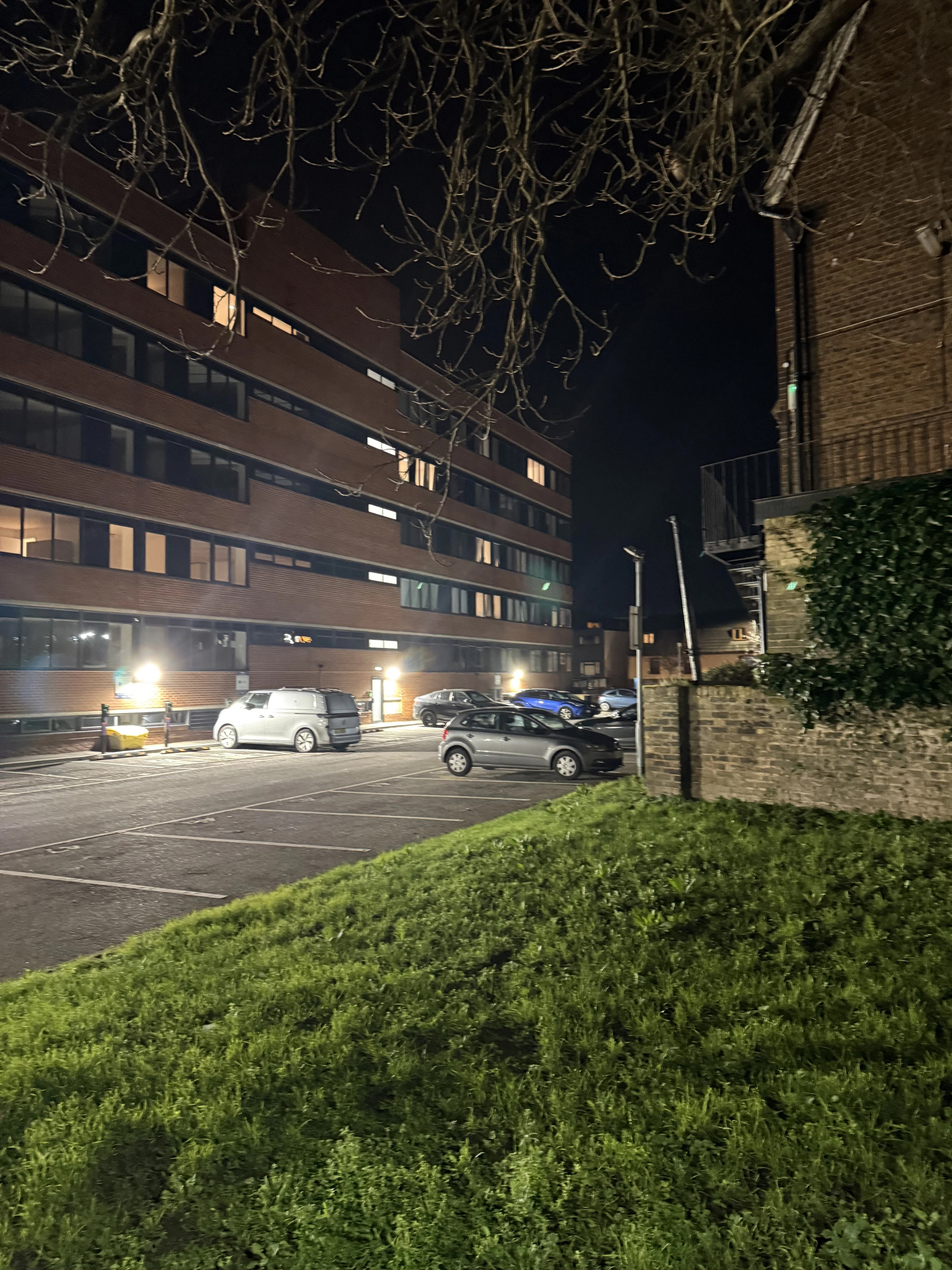 The Cosy Quayside Apartment - Two bedroom/Parking in Trinity Point Building DA11 0FD - Property image 92 - VivreStays