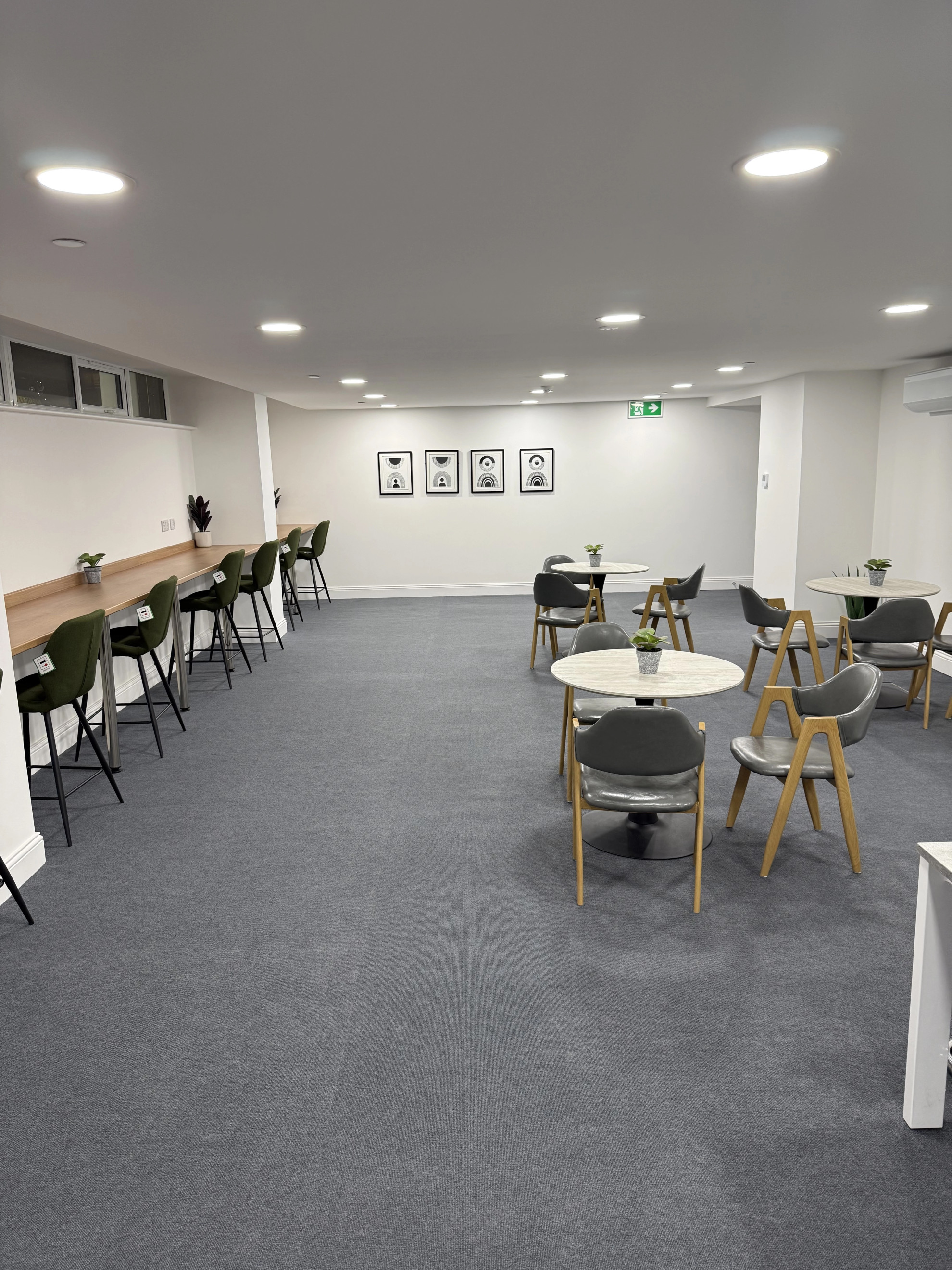 The Cosy Quayside Apartment - Two bedroom/Parking in Trinity Point Building DA11 0FD - Property image 93 - VivreStays
