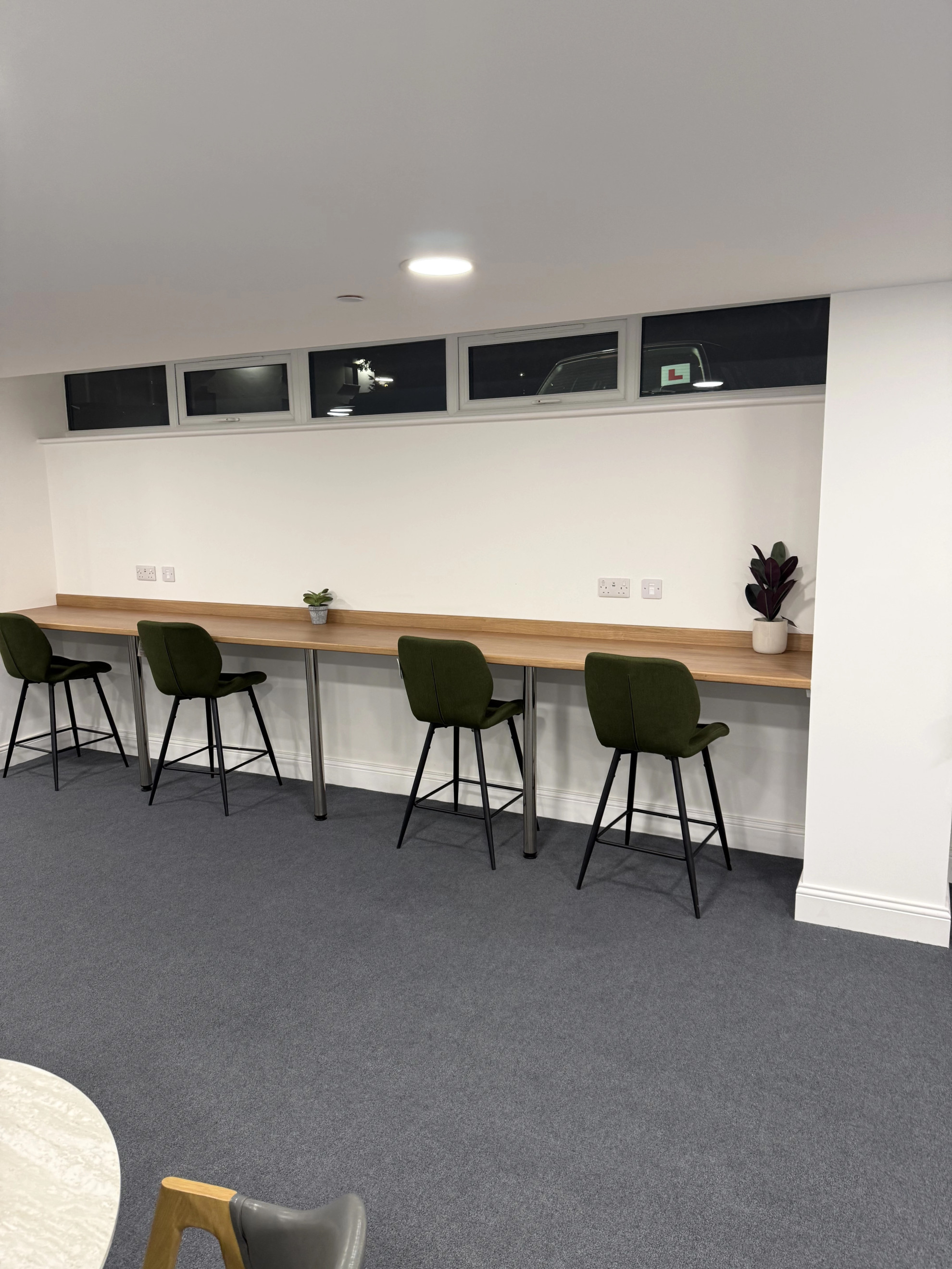 The Cosy Quayside Apartment - Two bedroom/Parking in Trinity Point Building DA11 0FD - Property image 94 - VivreStays