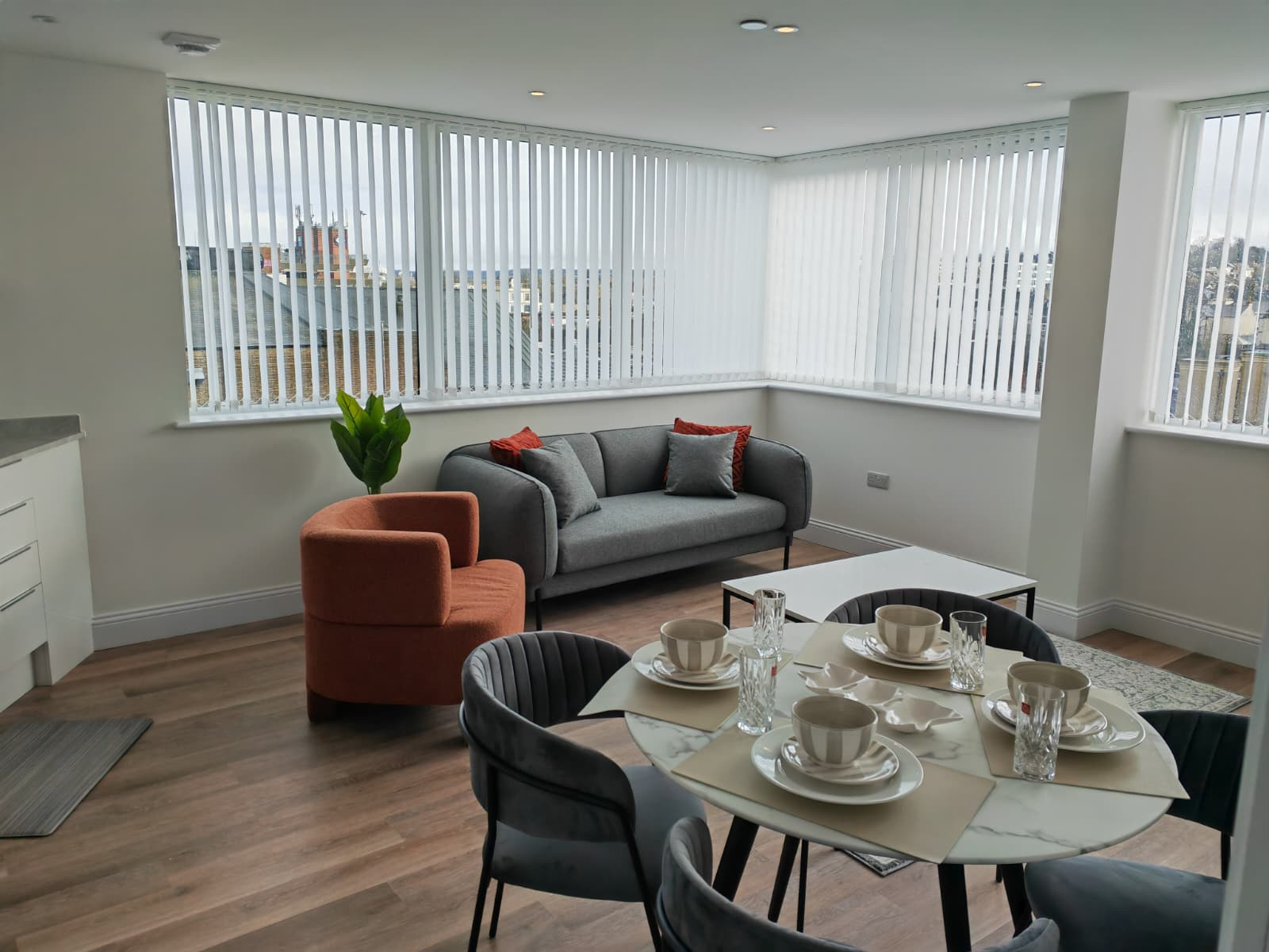The Cosy Quayside Apartment - Two bedroom/Parking in Trinity Point Building DA11 0FD - Property image 8 - VivreStays