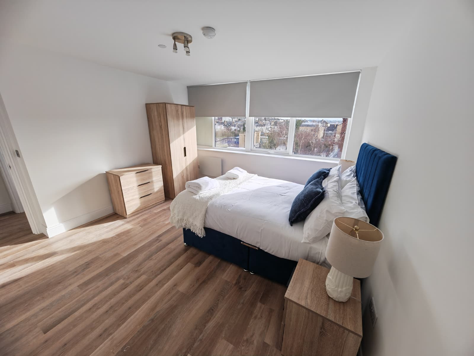 The Cosy Quayside Apartment - Two bedroom/Parking in Trinity Point Building DA11 0FD - Property image 9 - VivreStays