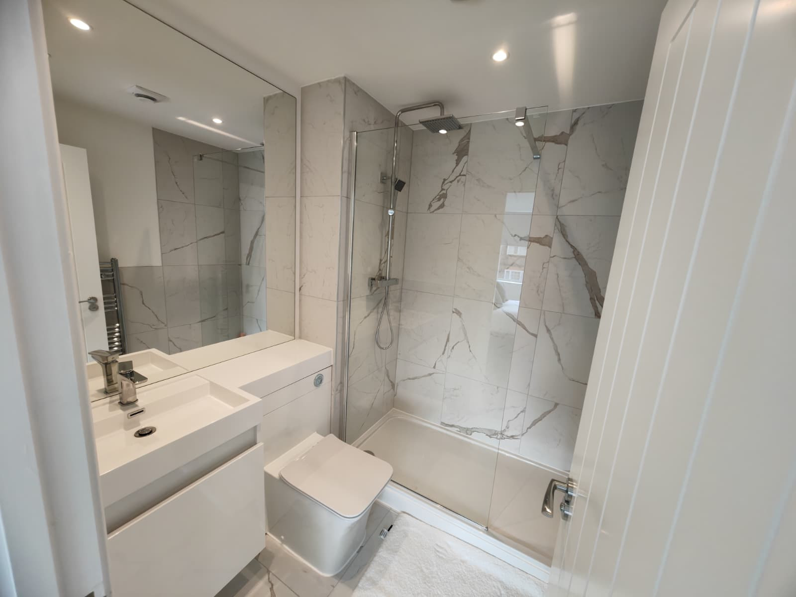 The Cosy Quayside Apartment - Two bedroom/Parking in Trinity Point Building DA11 0FD - Property image 16 - VivreStays