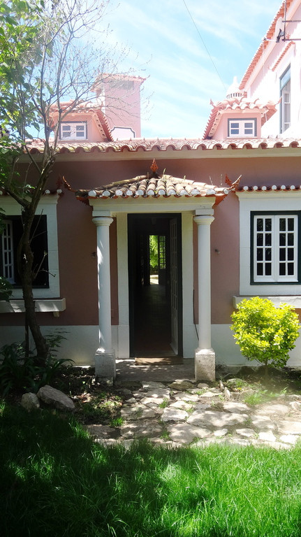 Search and Stay destination carousel image position 0