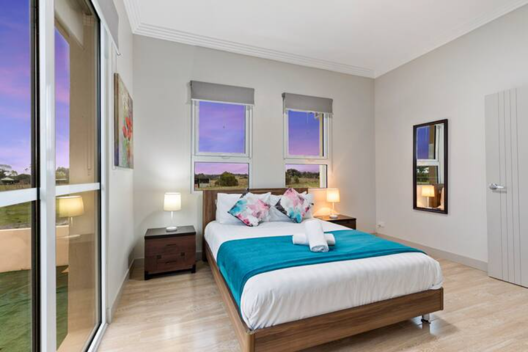 Search and Stay destination carousel image position 8