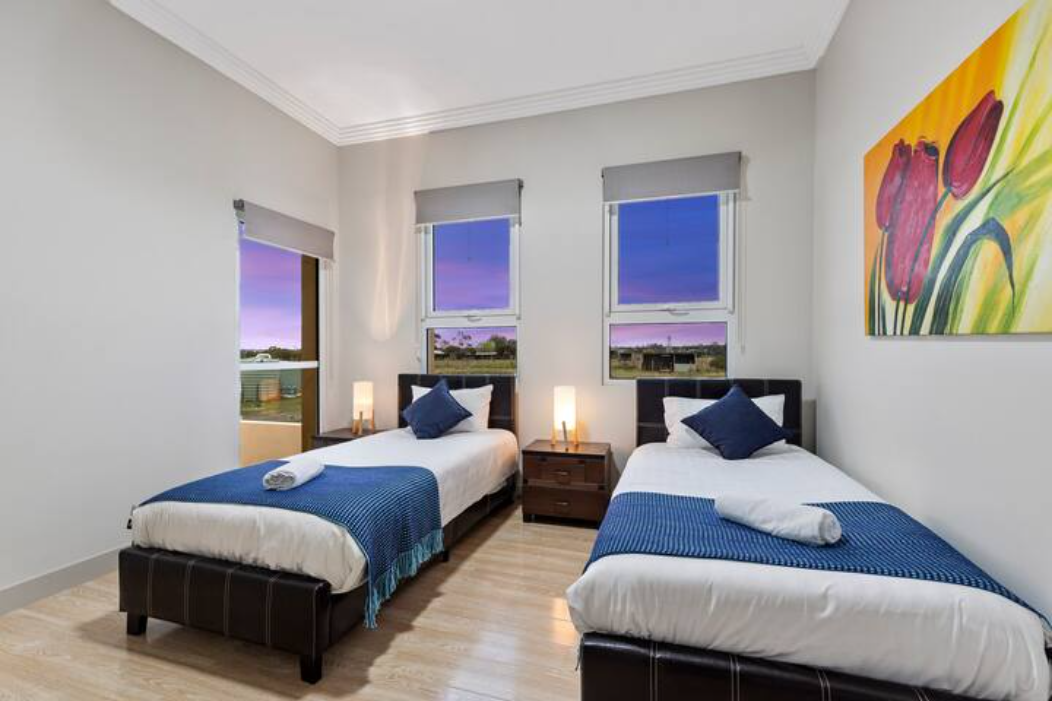 Search and Stay destination carousel image position 10