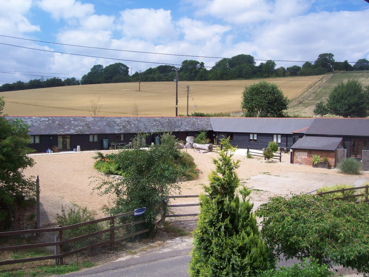 Search and Stay Destinations. House Accommodation in Hastingleigh, England - United Kingdom