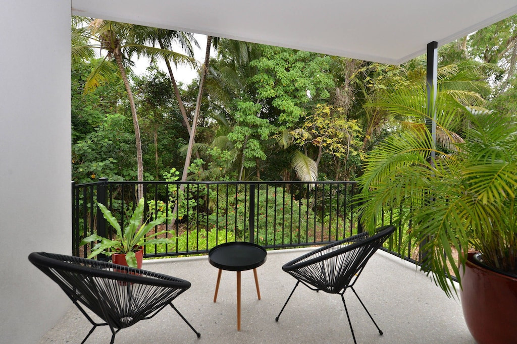 Search and Stay destination carousel image position 23