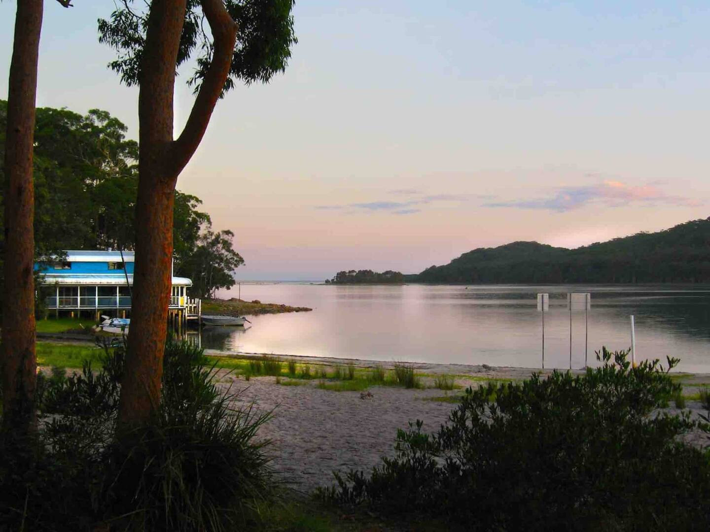 Search and Stay destination carousel image position 32