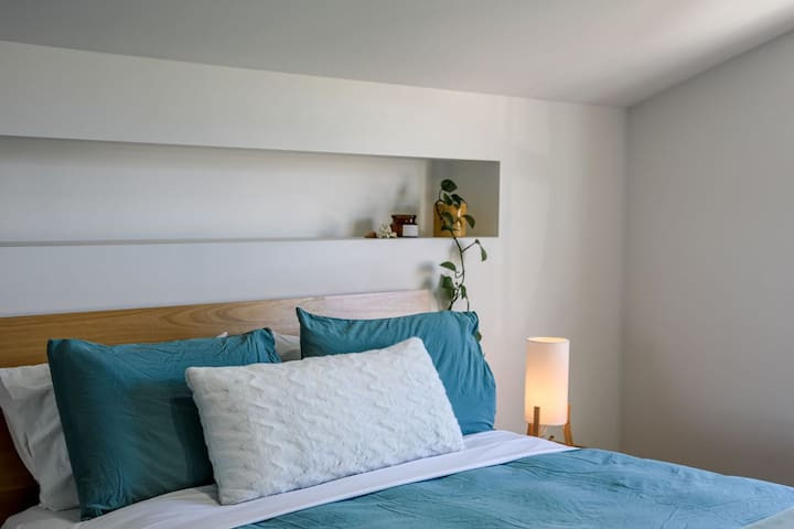 Search and Stay, undefined in undefined. Gallery position 3