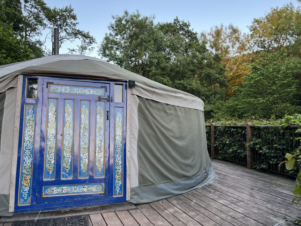Search and Stay destination carousel image position 1