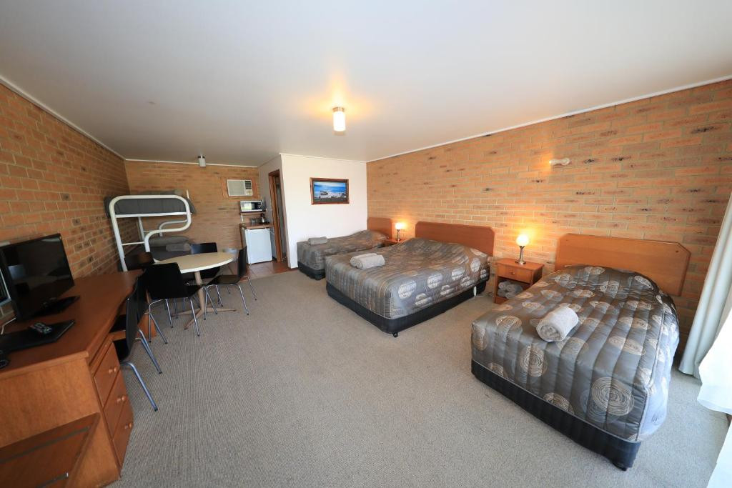 Search and Stay Destinations. Townhouse Accommodation in San Remo, VIC - Australia