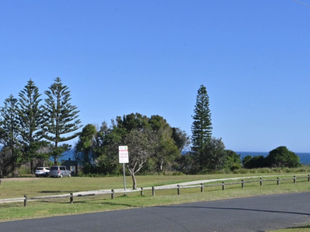 Search and Stay destination carousel image position 11
