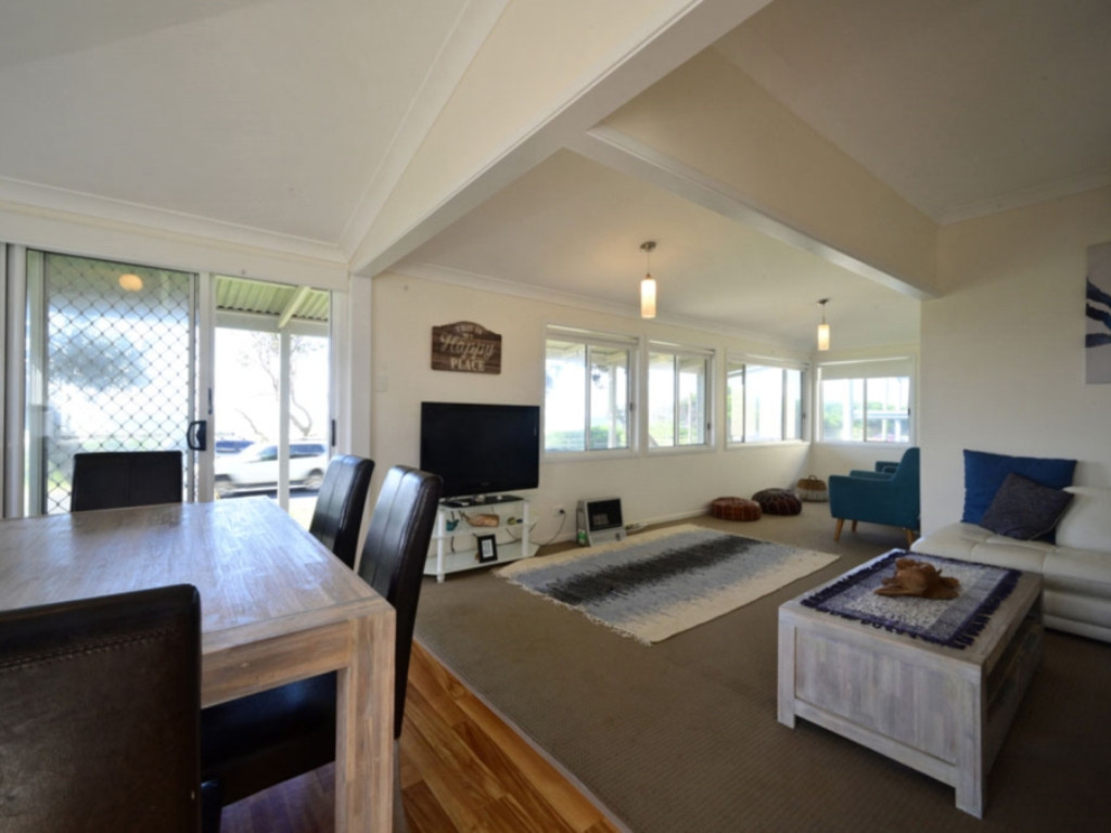 Search and Stay, undefined in undefined. Gallery position 3