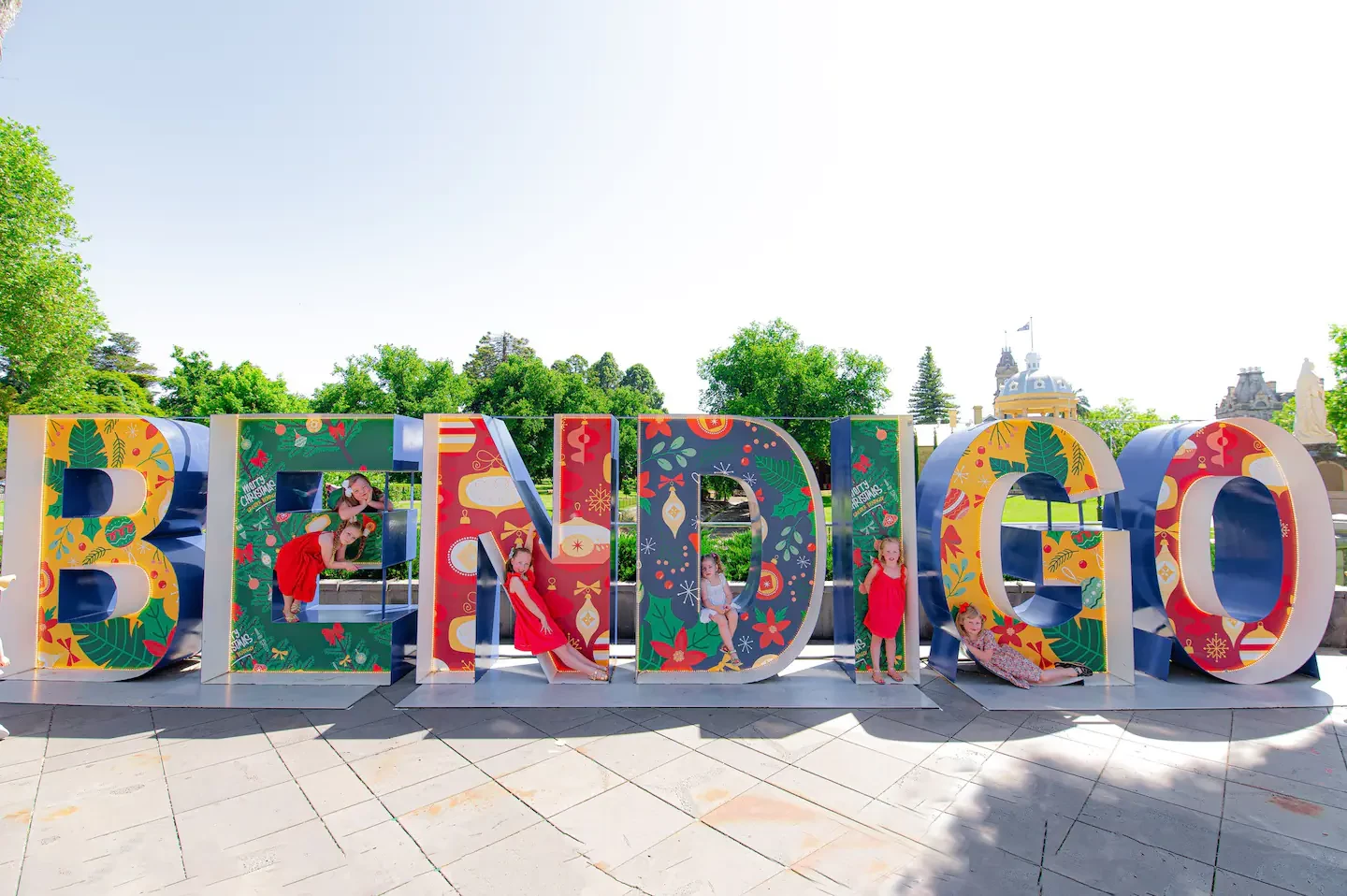 Search and Stay destination carousel image position 44