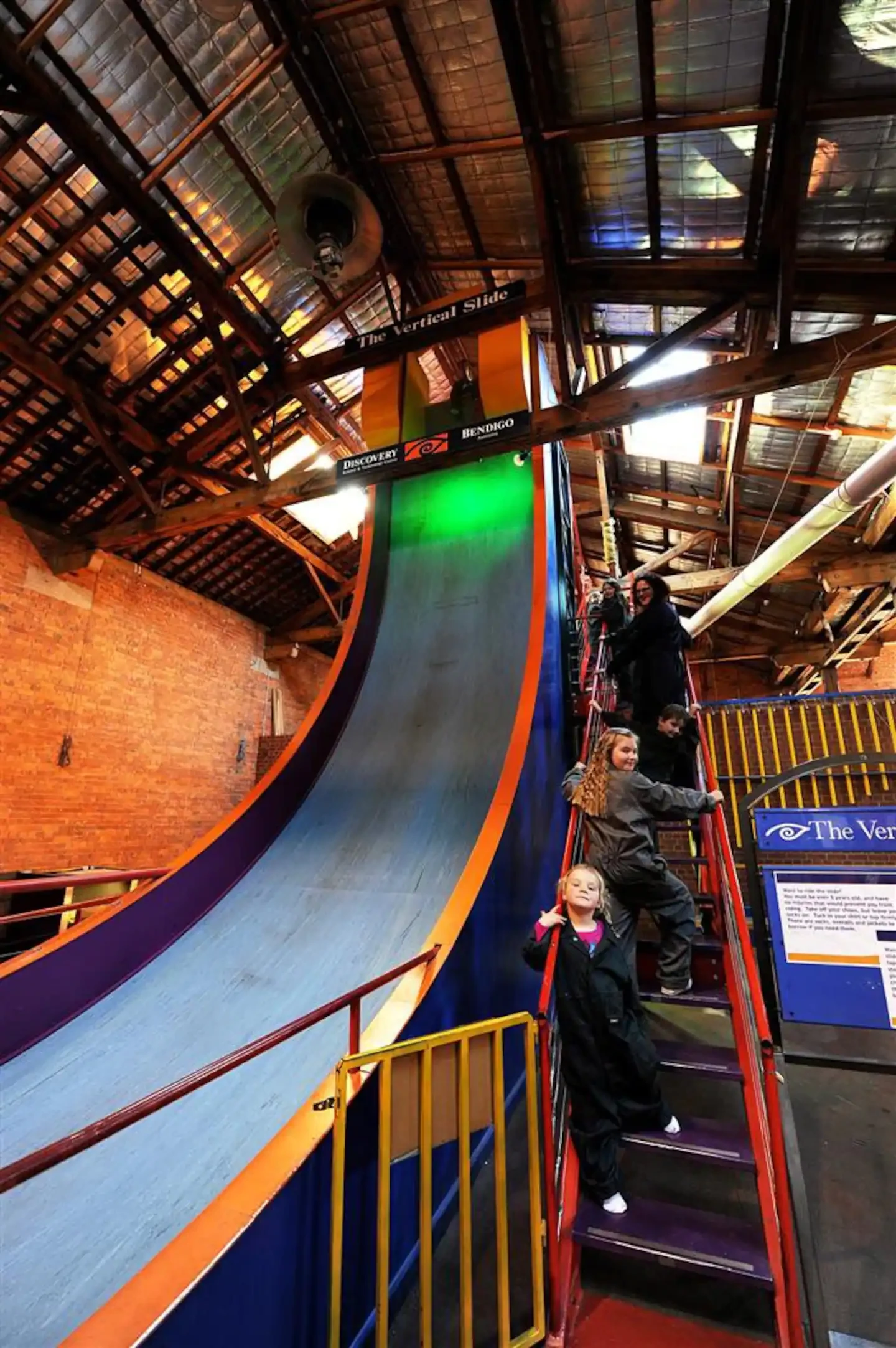 Search and Stay destination carousel image position 46