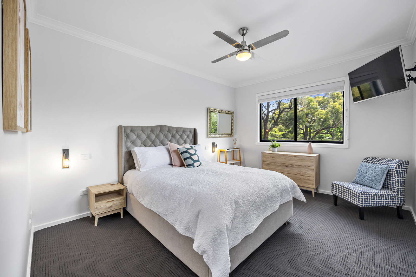 Search and Stay destination carousel image position 14