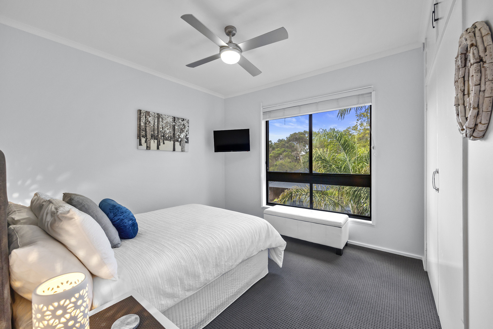 Search and Stay destination carousel image position 16