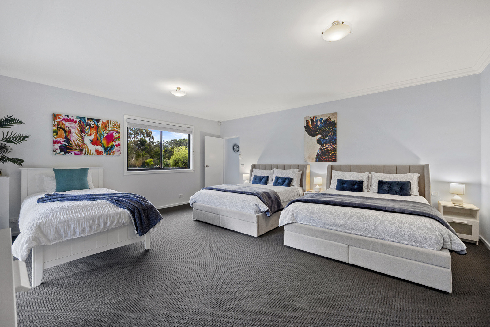 Search and Stay destination carousel image position 18