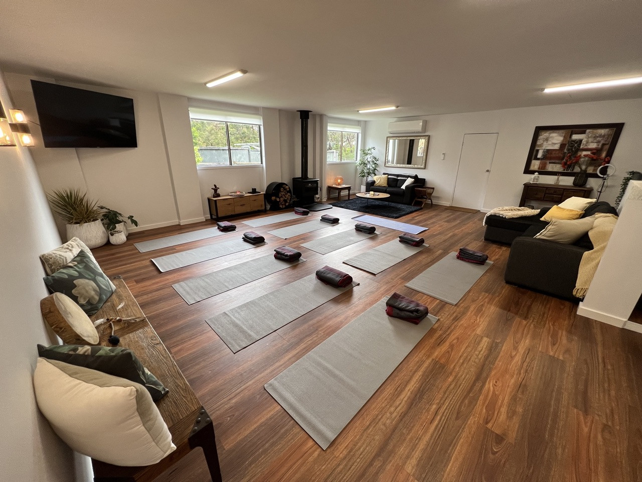 Search and Stay destination carousel image position 12