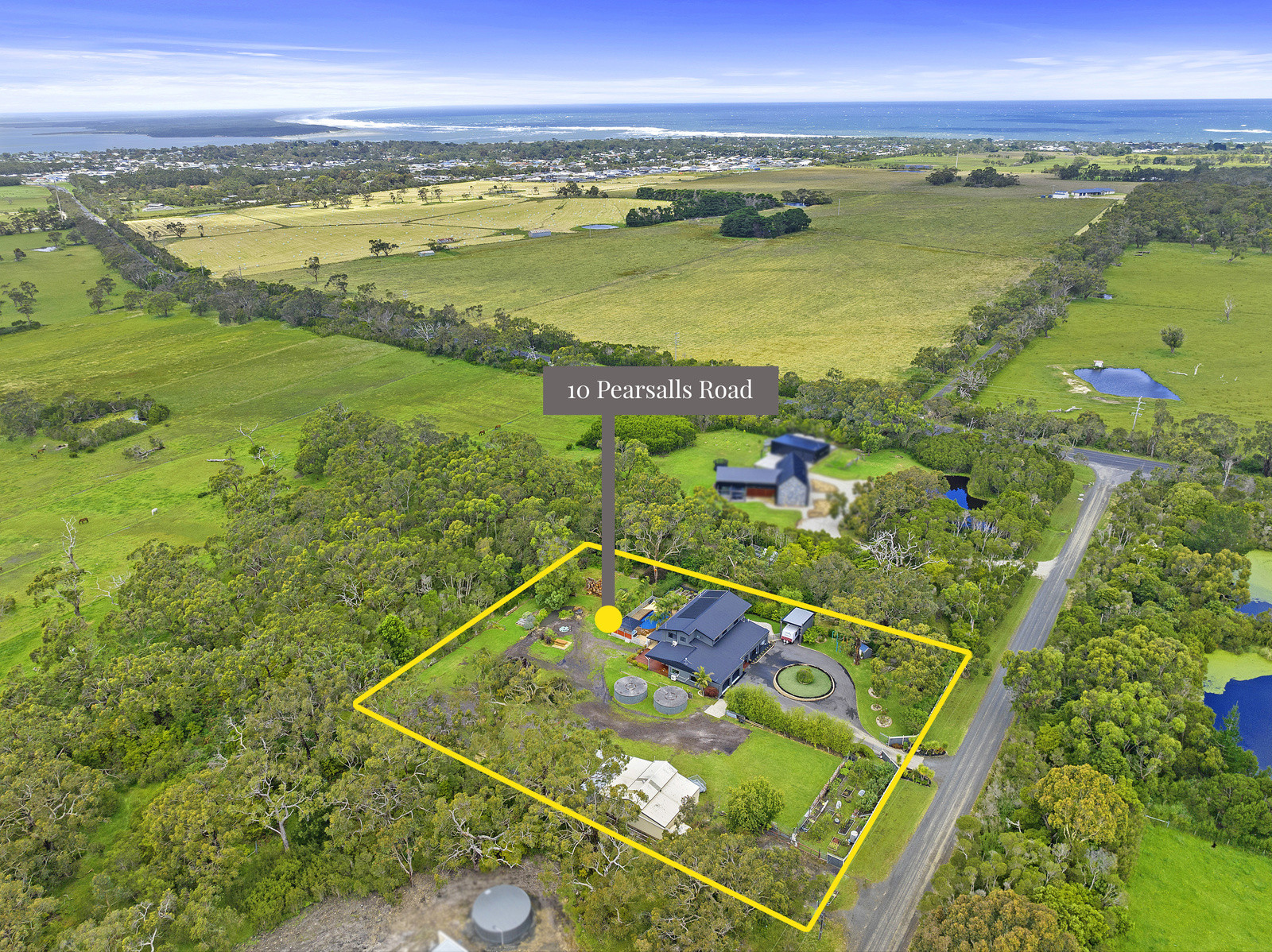 Search and Stay destination carousel image position 13