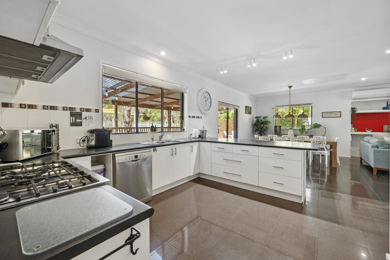 Search and Stay destination carousel image position 8