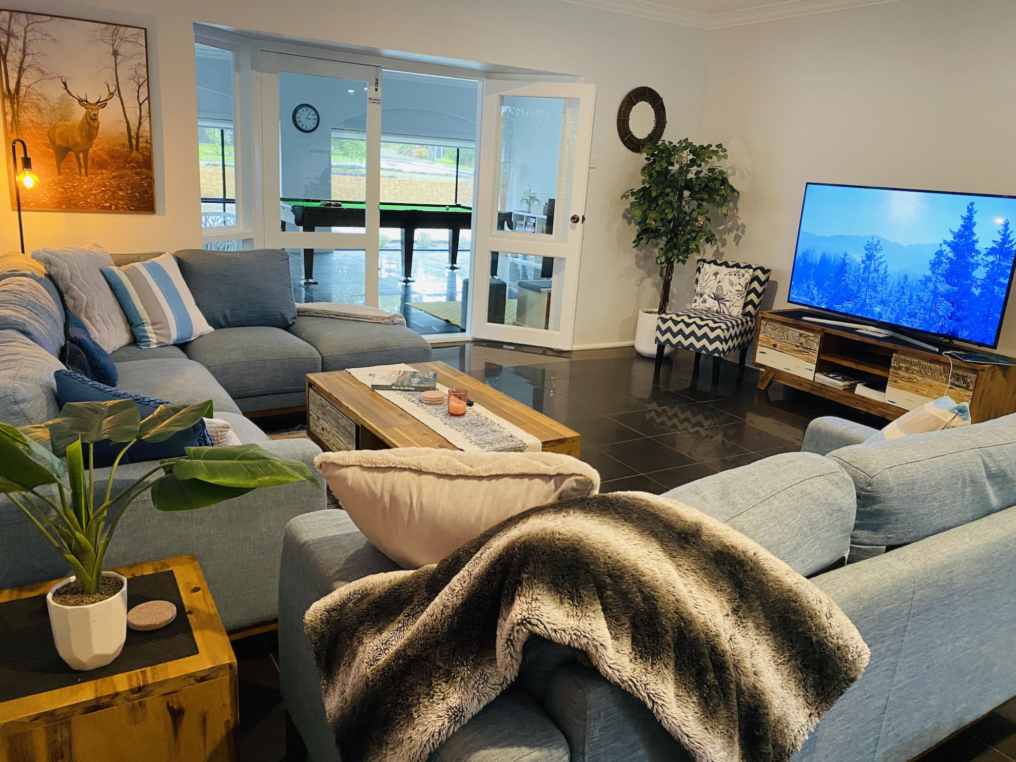 Search and Stay destination carousel image position 9