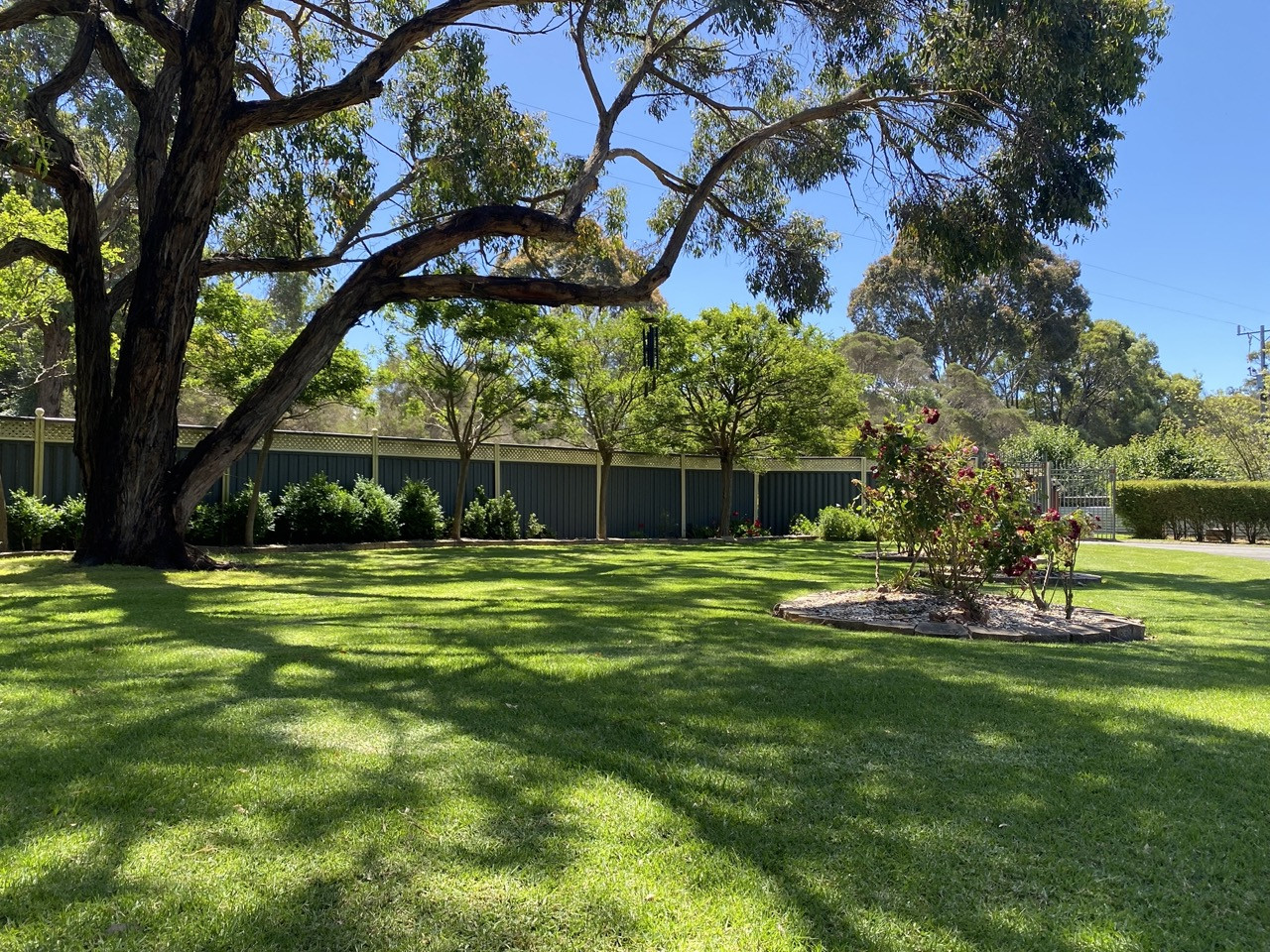 Search and Stay destination carousel image position 23