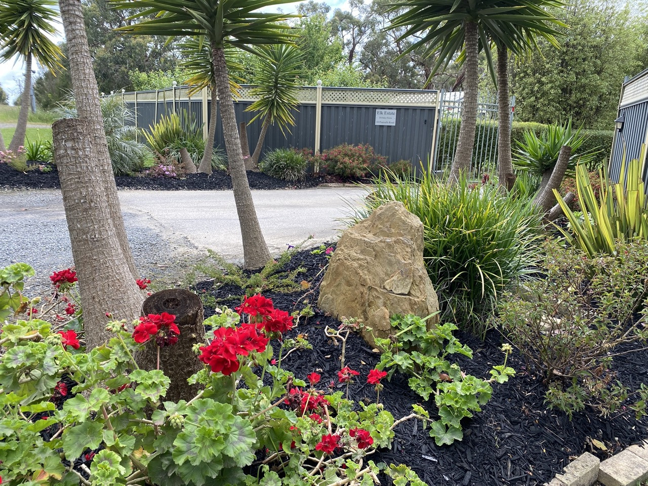 Search and Stay destination carousel image position 24