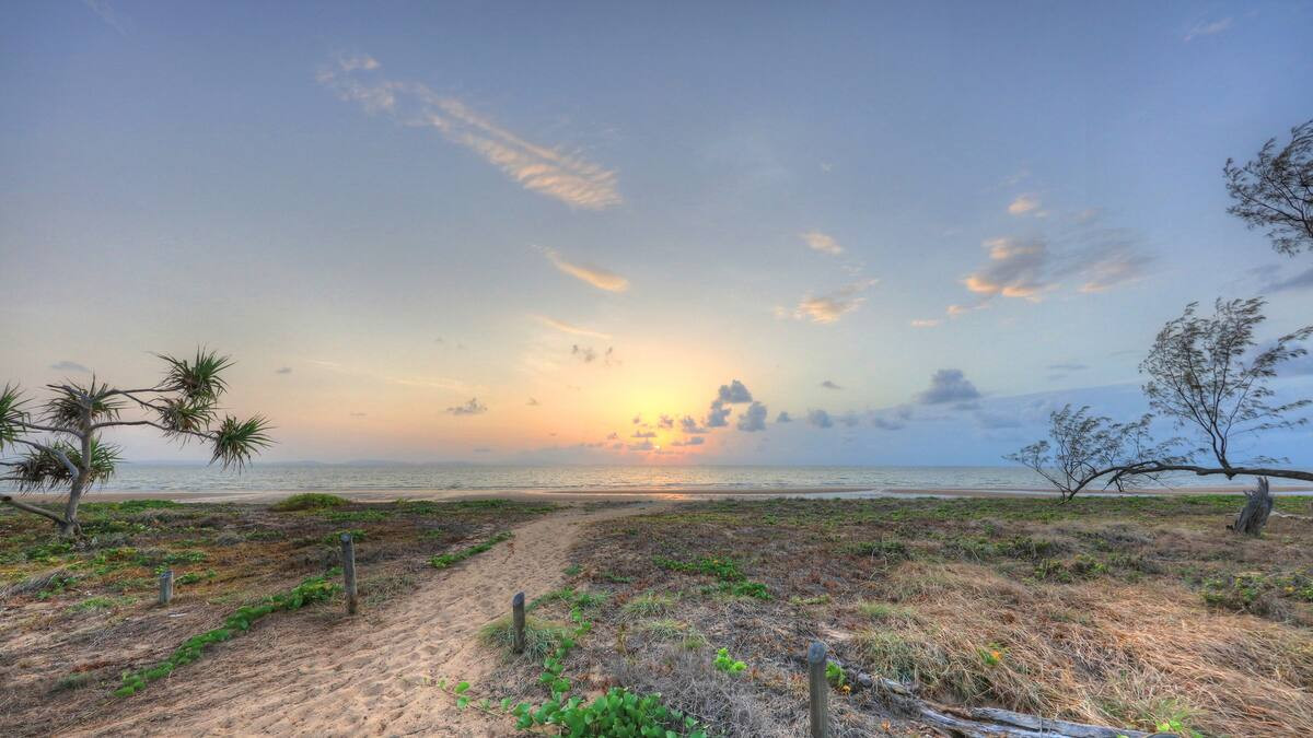 Search and Stay destination carousel image position 9