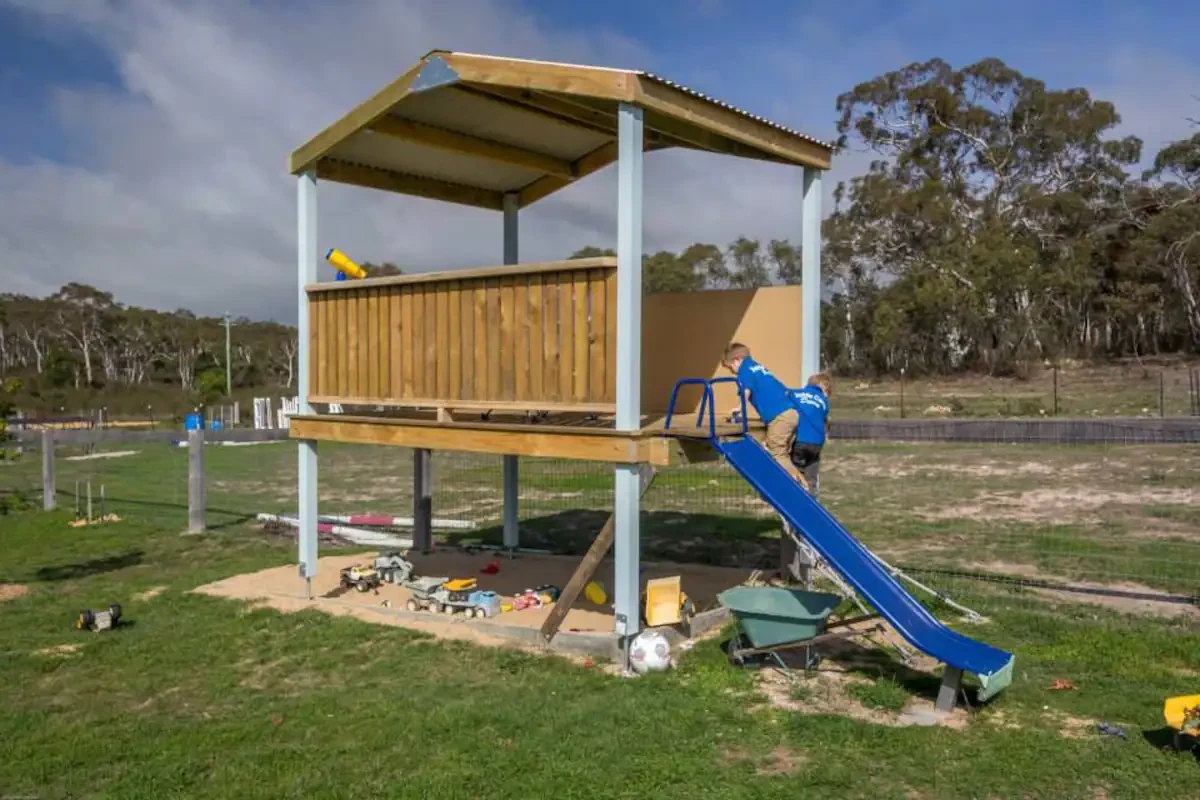 Search and Stay destination carousel image position 5