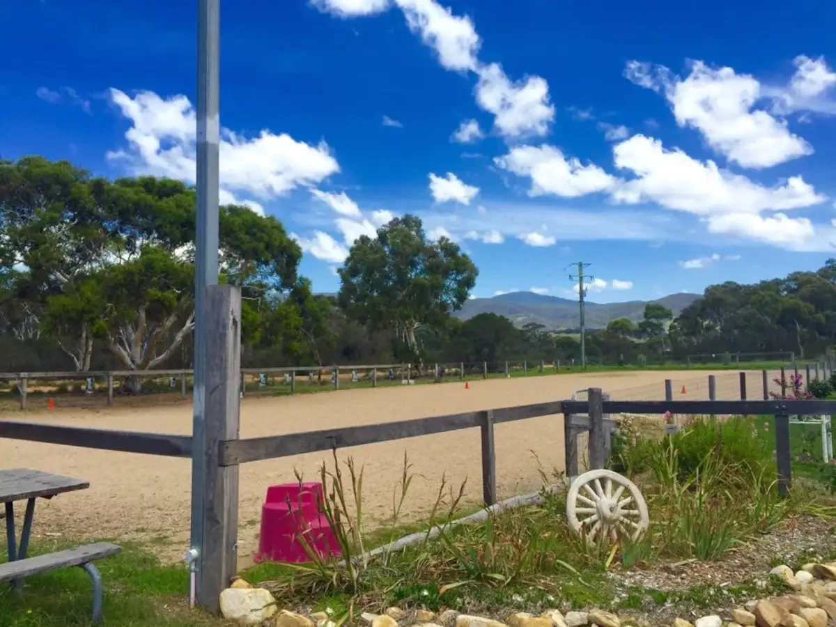 Search and Stay destination carousel image position 7