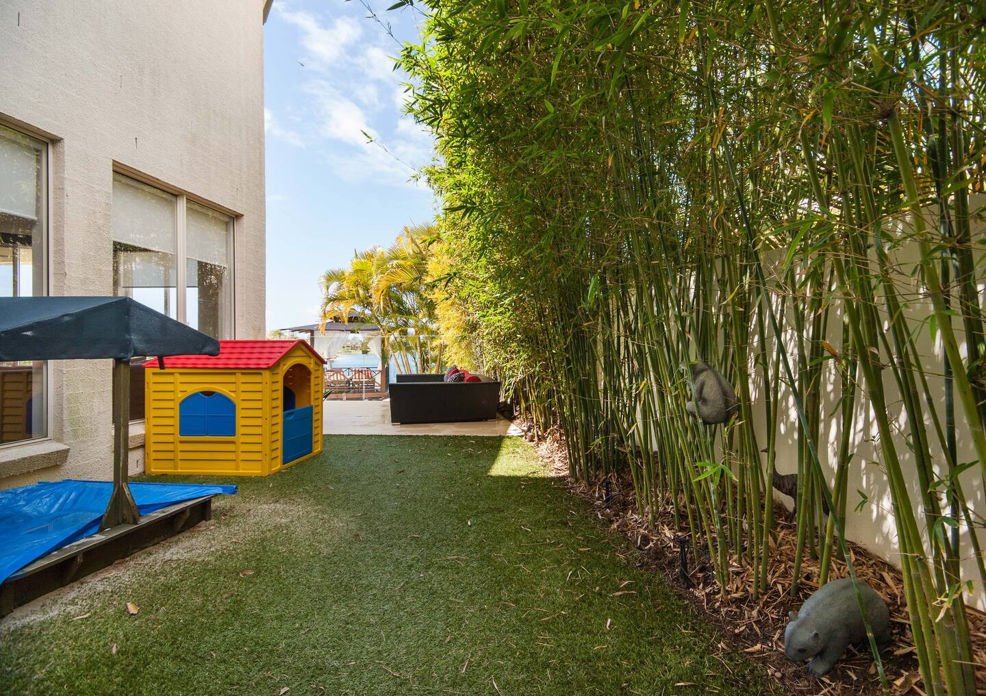 Search and Stay destination carousel image position 39