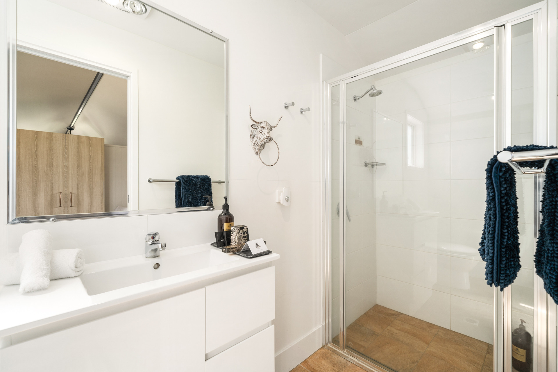 Search and Stay, undefined in undefined. Gallery position 4