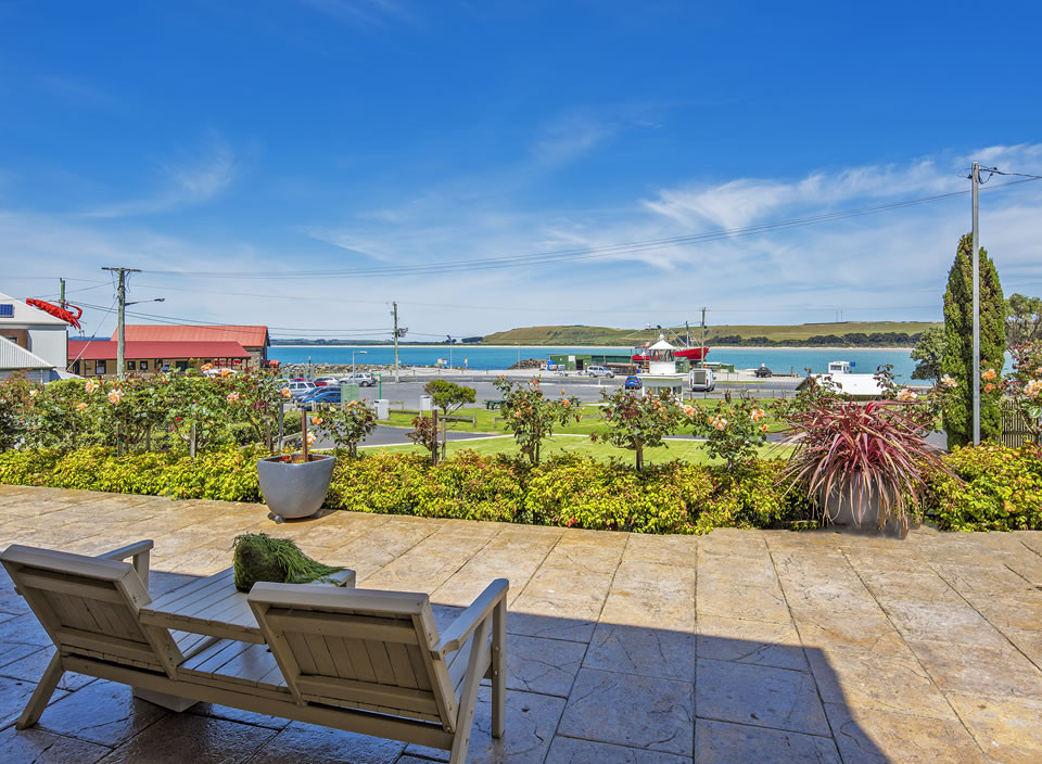 Search and Stay destination carousel image position 20