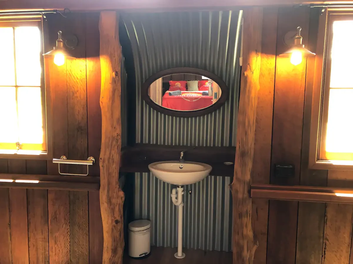 Search and Stay destination carousel image position 19