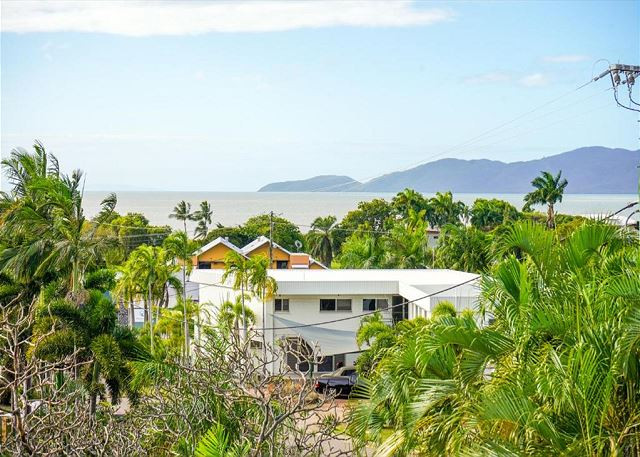 Search and Stay destination carousel image position 28