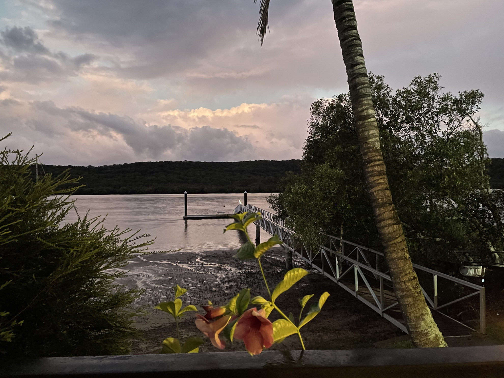 Search and Stay destination carousel image position 10