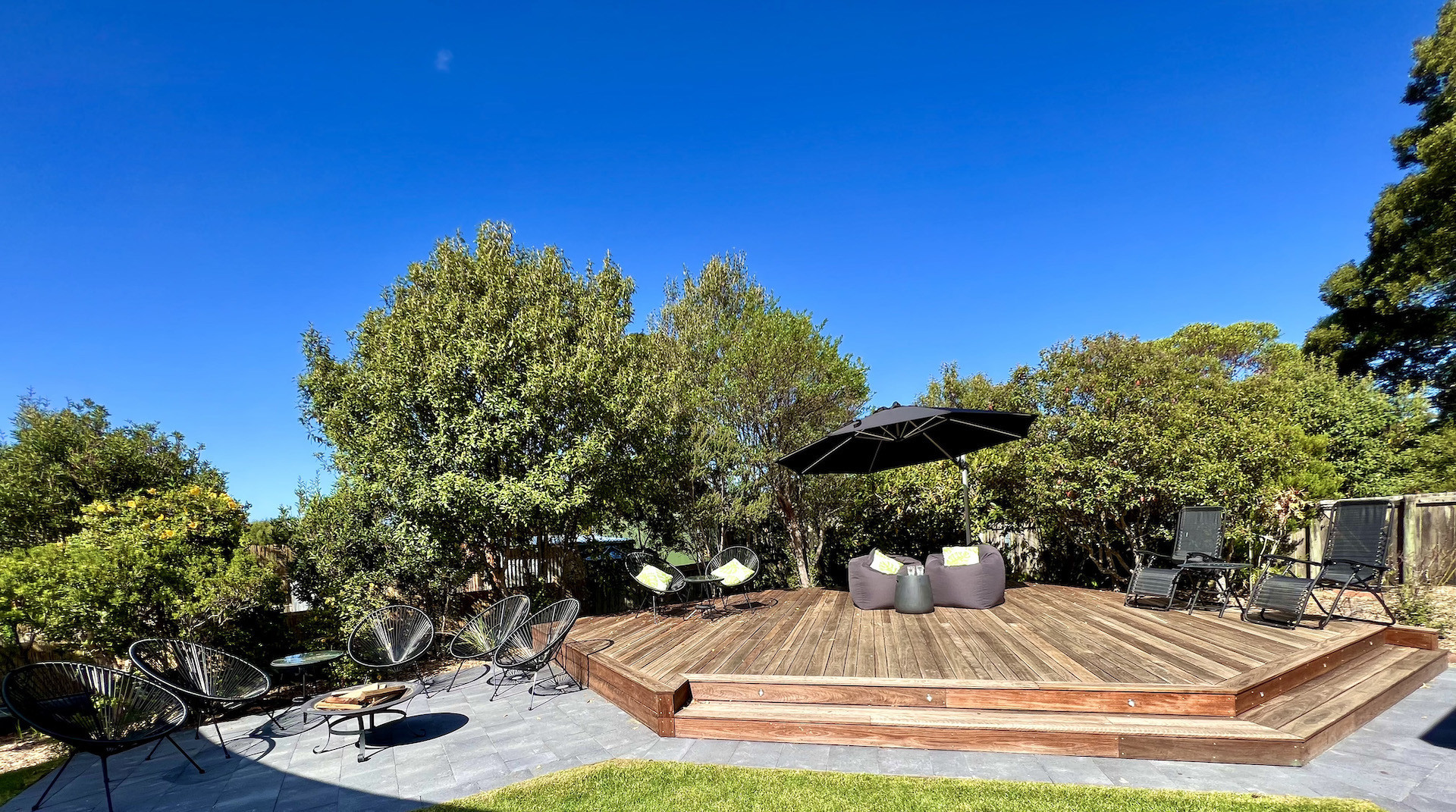 Search and Stay destination carousel image position 30