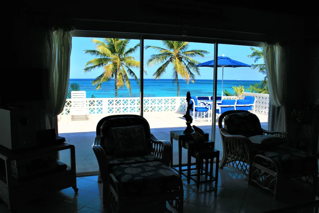 Search and Stay destination carousel image position 9