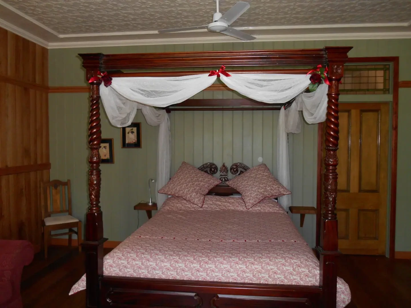 Search and Stay destination carousel image position 22
