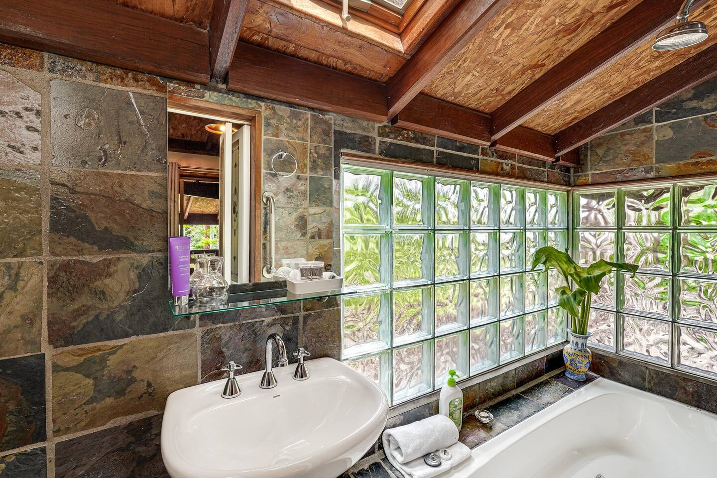 Search and Stay, undefined in undefined. Gallery position 2