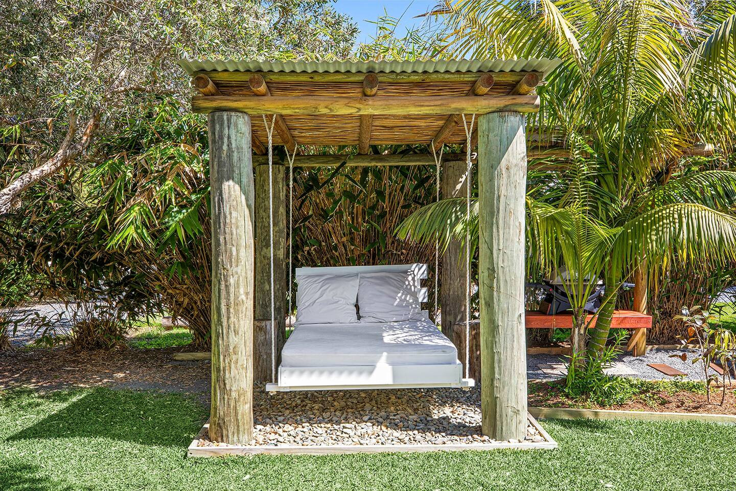 Search and Stay destination carousel image position 19