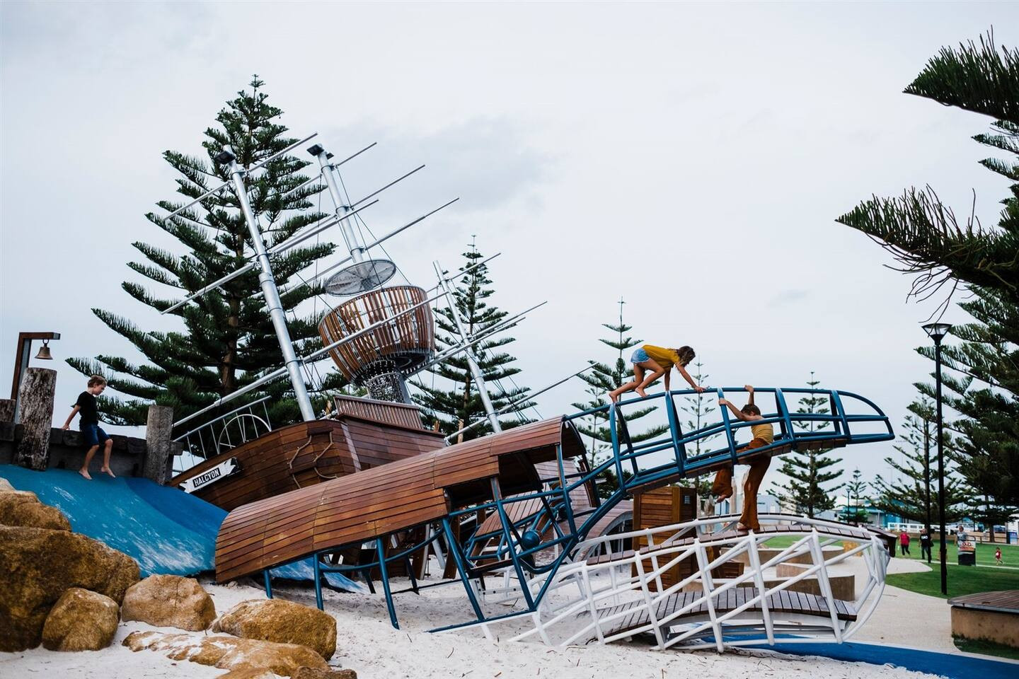 Search and Stay destination carousel image position 15