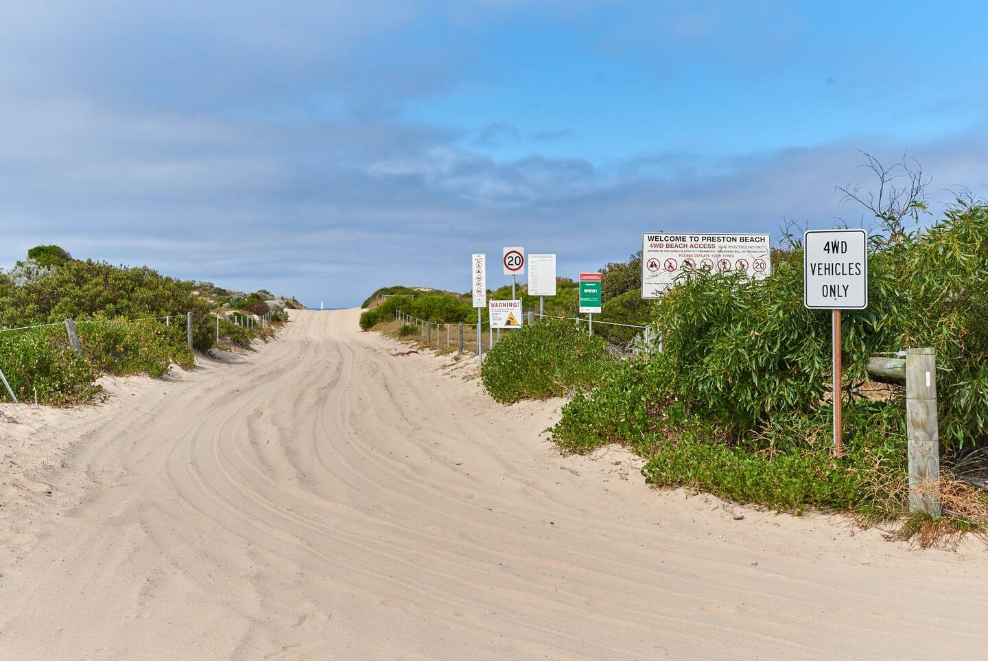 Search and Stay destination carousel image position 16